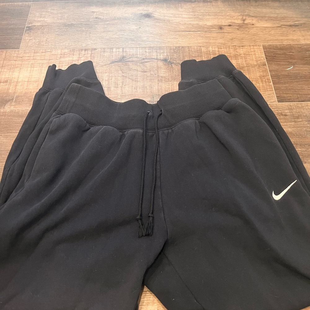 Black Nike sweatpants